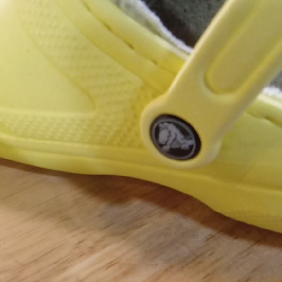 (Buy 3 Pairs For $5.00) Yellow crocs , men size 9 / wonens size 8 - Picture 4 of 6